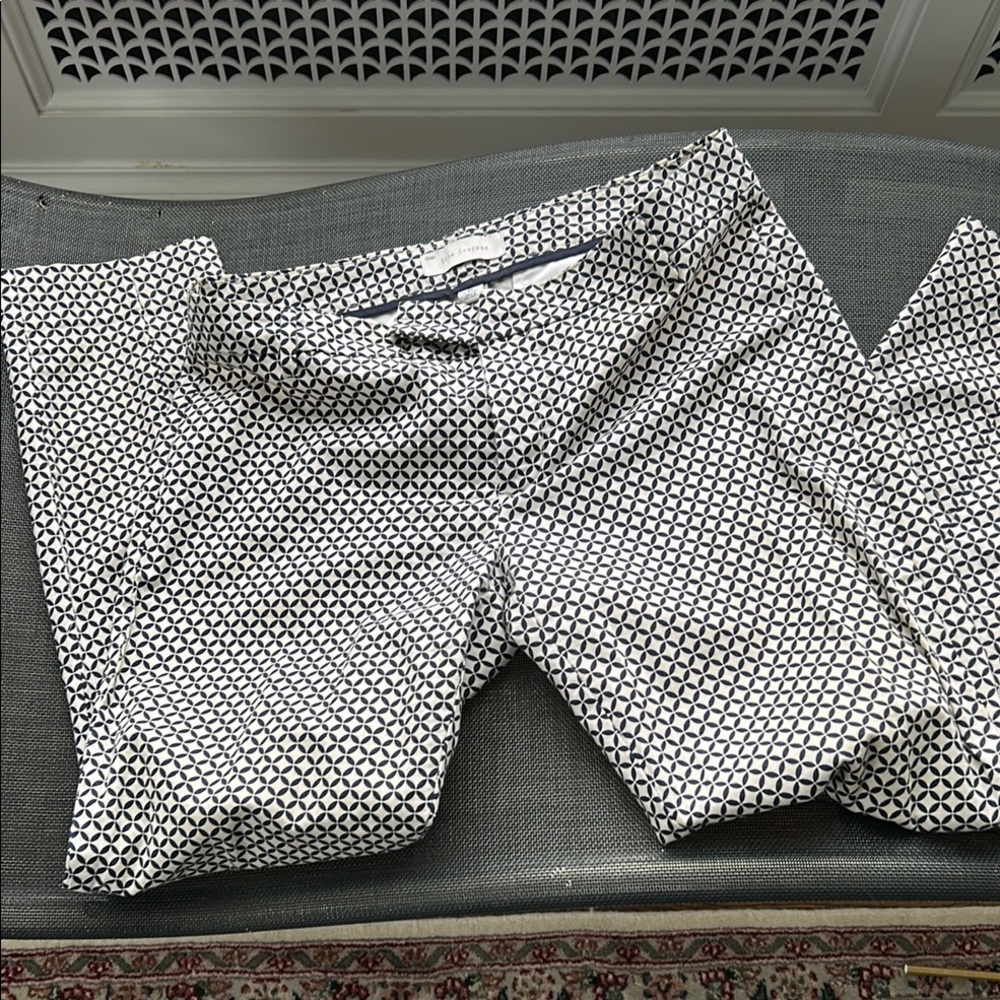 GAP Women’s Navy and White Patterned Pants